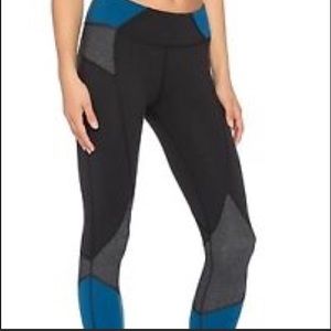 Beyond Yoga soft color blocked leggings (cropped)